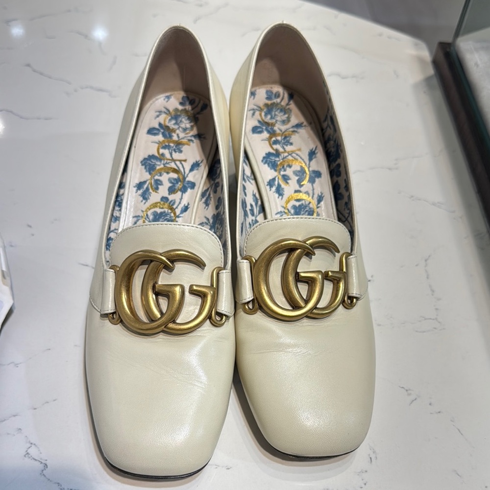 Gucci Women's Cream Loafers with Gold GG Logo Size 8 - Picture 8 of 8